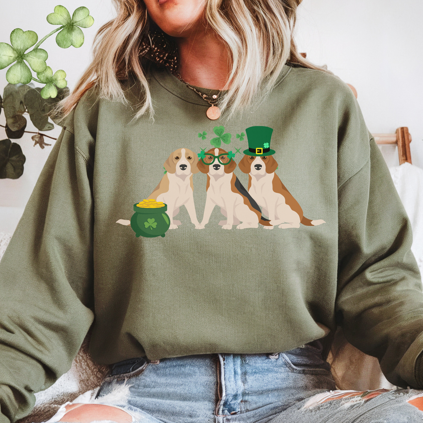 Beagle Dog St Patricks Day Unisex Heavy Blend Crewneck Sweatshirt, St Pattys day, Cute Dog Mom Gift